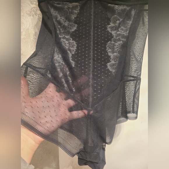 NWT Darby Smooth Lace Contour Bodysuit with Built-In Bra Black M - Picture 6 of 6